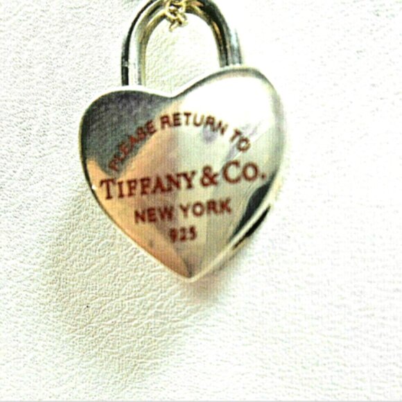 Return to Tiffany Red Enamel Heart Padlock Lock Charm Pendant 4 Necklace  Brace - Picture 1 of 5